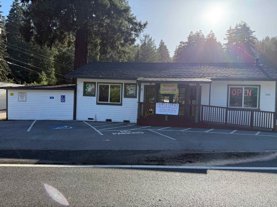 Paletería Los Freseros storefront on Highway 9 in Ben Lomond